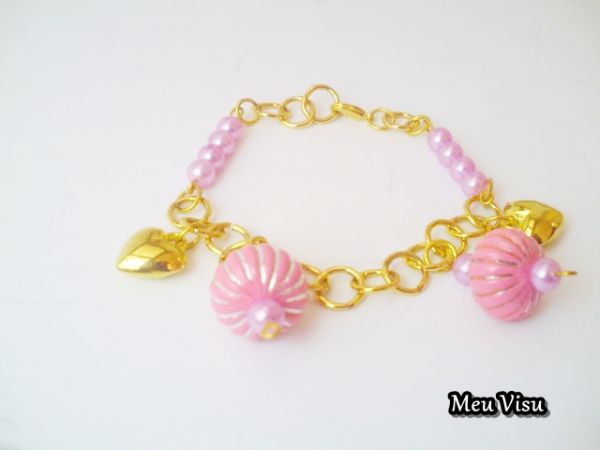 Pulseira dourada c/pérolas rosa,coração e contas/PB003